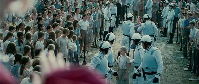 Illustration for article titled Everything You Missed in the Hunger Games Trailer: 40 Awesome Images!